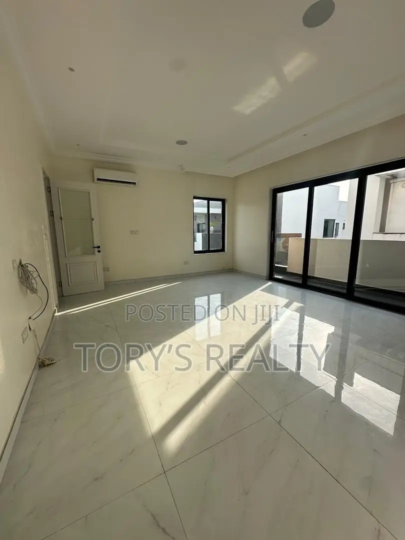 5bdrm Duplex in Banana Island for rent