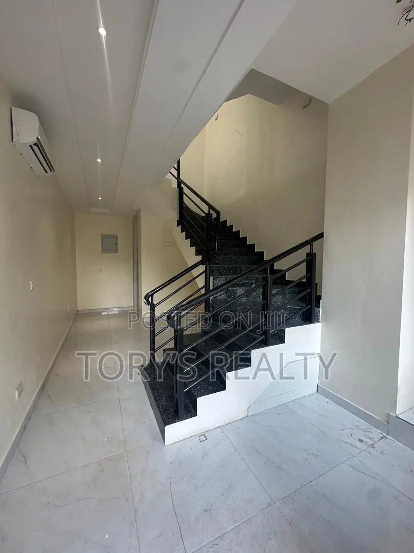 5bdrm Duplex in Banana Island for rent