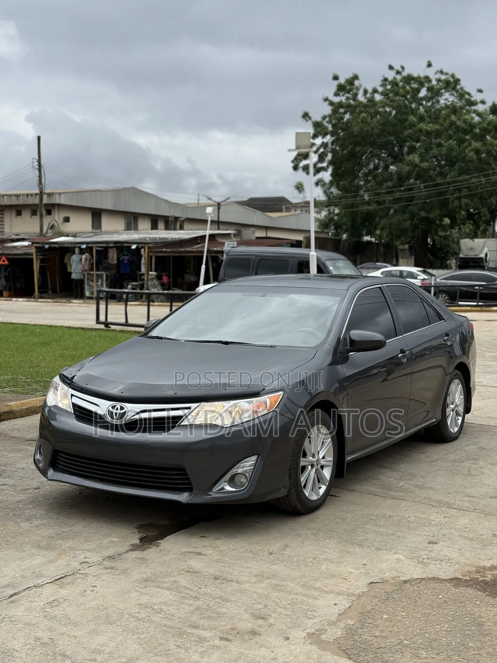 Toyota Camry XLE 4dr Sedan (2.5L 4cyl 6A) 2013 Gray