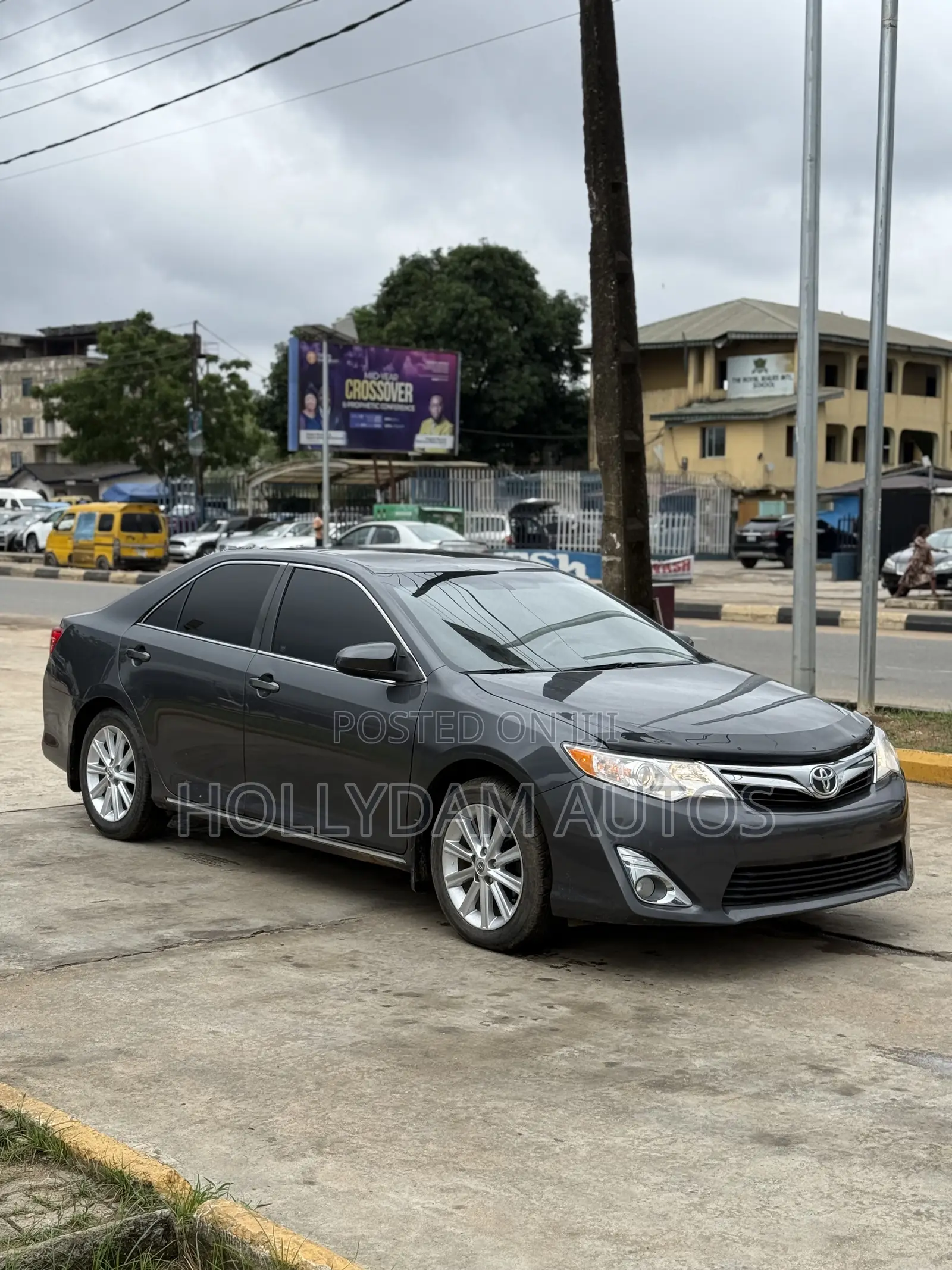 Toyota Camry XLE 4dr Sedan (2.5L 4cyl 6A) 2013 Gray