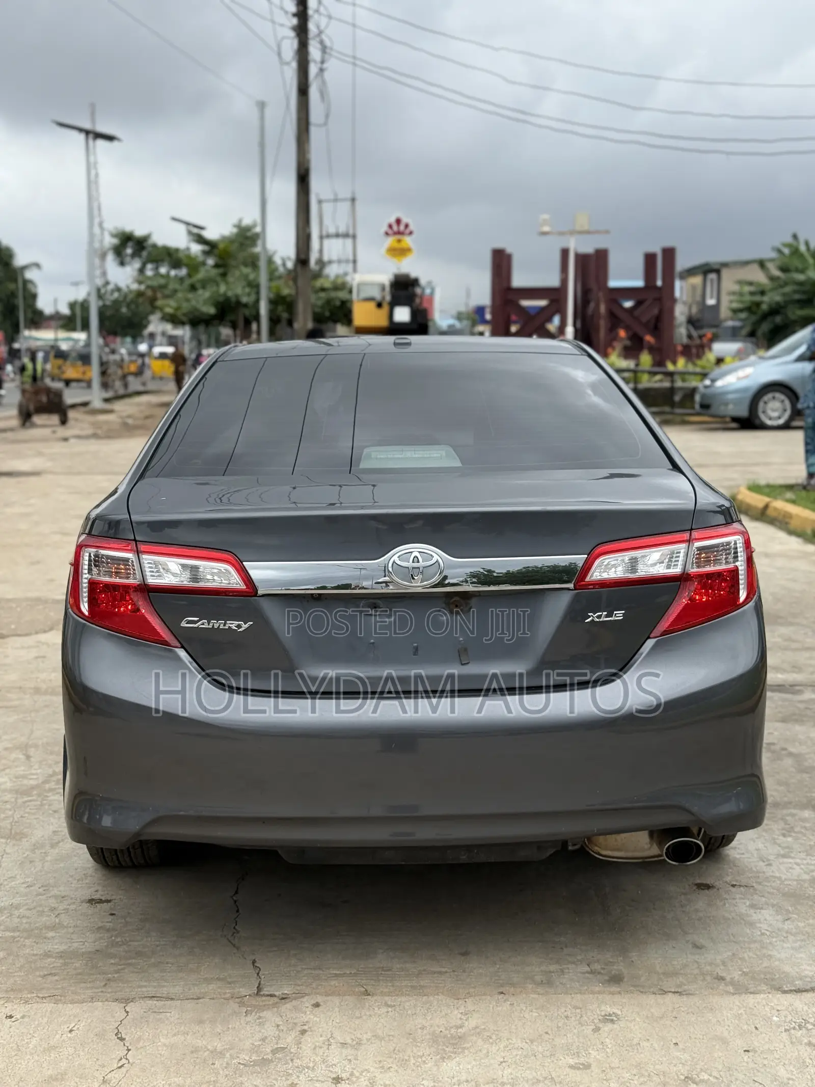 Toyota Camry XLE 4dr Sedan (2.5L 4cyl 6A) 2013 Gray