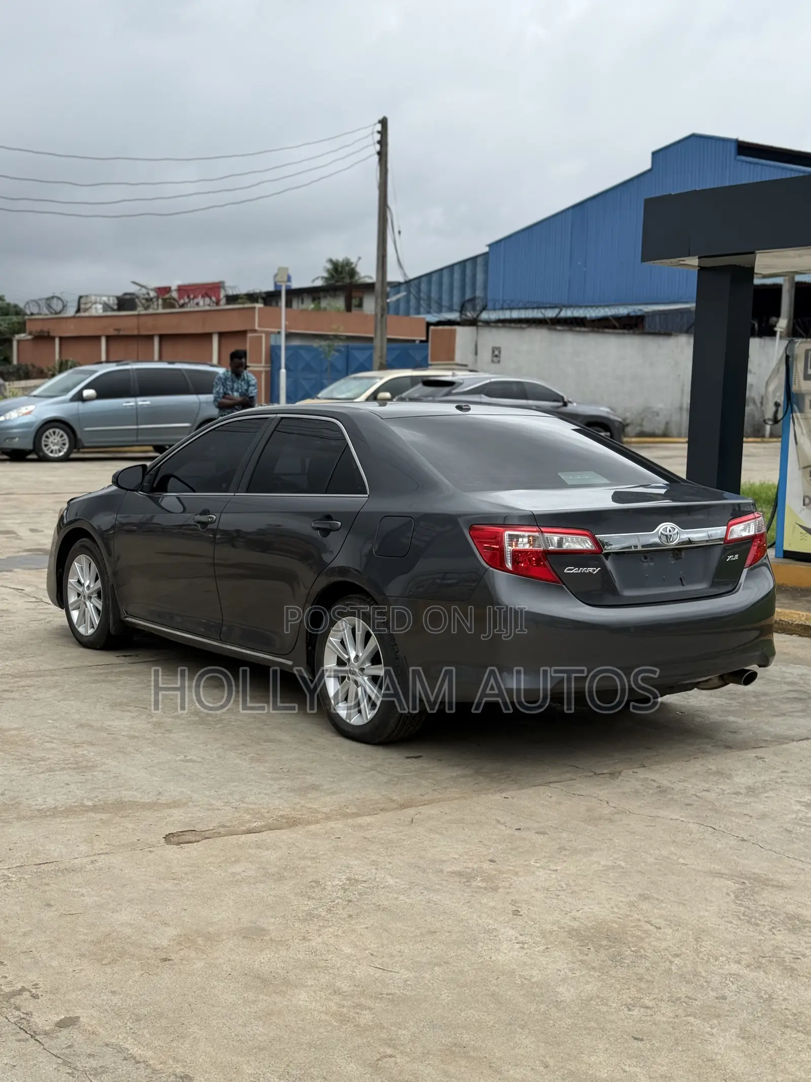 Toyota Camry XLE 4dr Sedan (2.5L 4cyl 6A) 2013 Gray