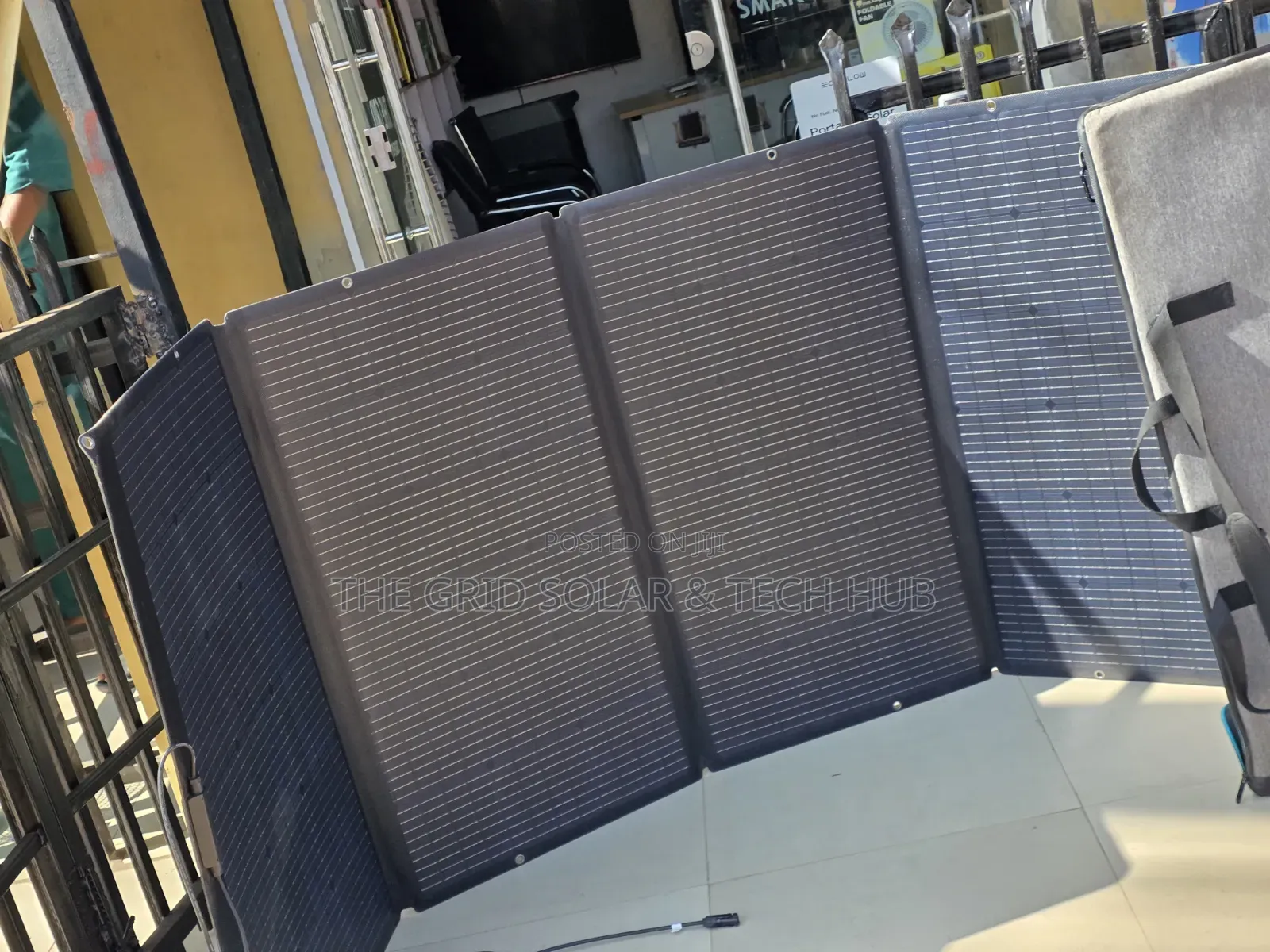 EcoFlow 400W Portable Foldable Solar Panel (2 Months Old)