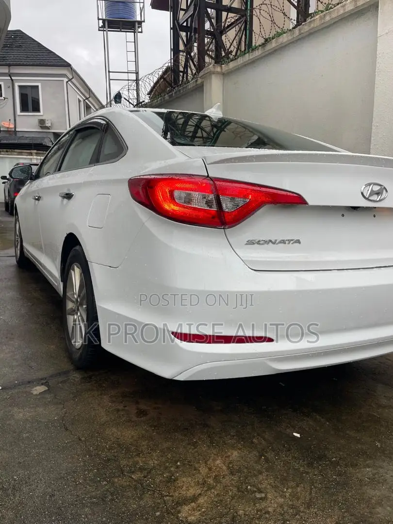 Hyundai Sonata SE 4dr Sedan (2.4L 4cyl 6A) 2015 White