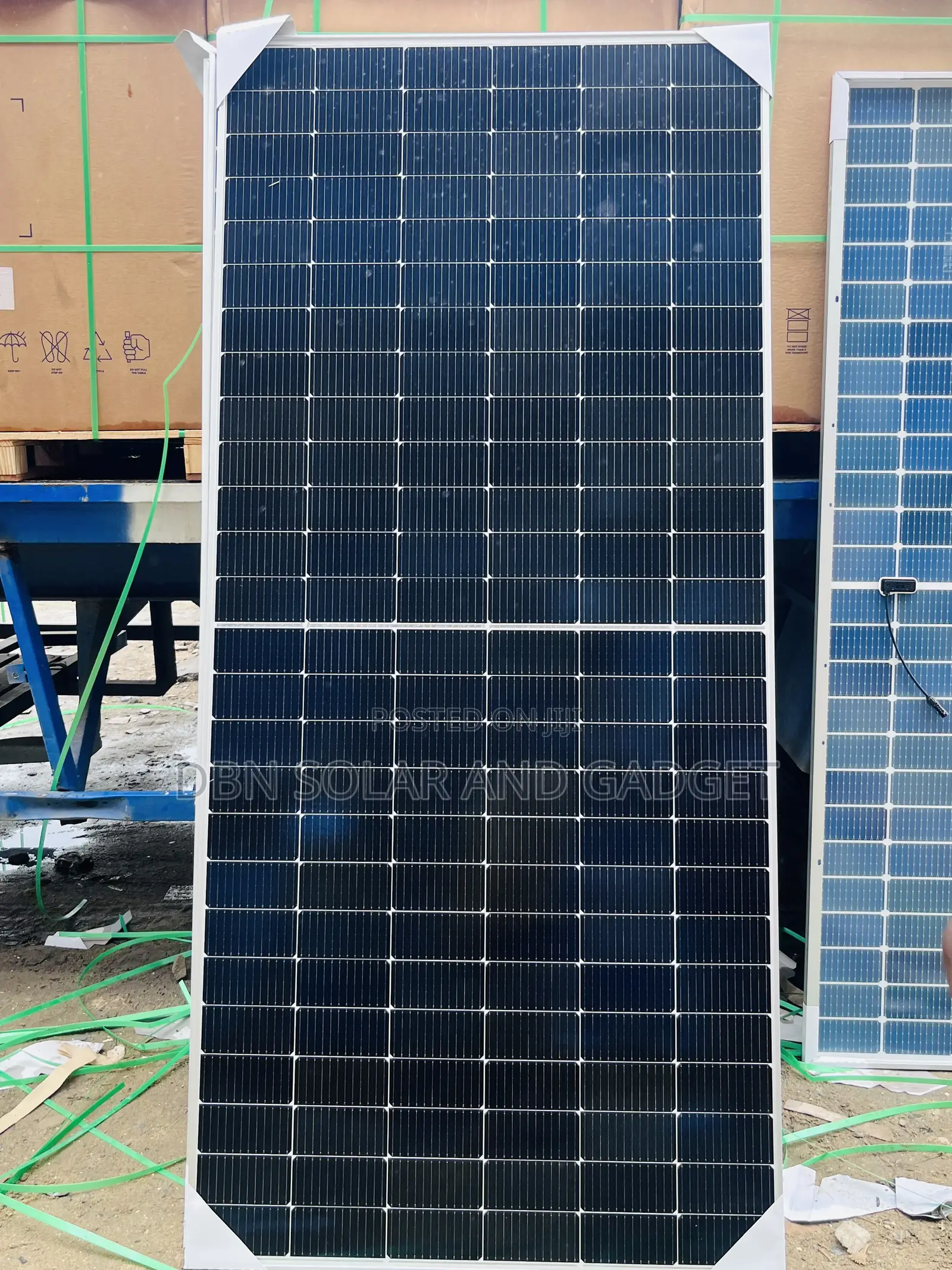 750w Qcell Byfacial Solar Panel 156cell Very Good Quality in Stock