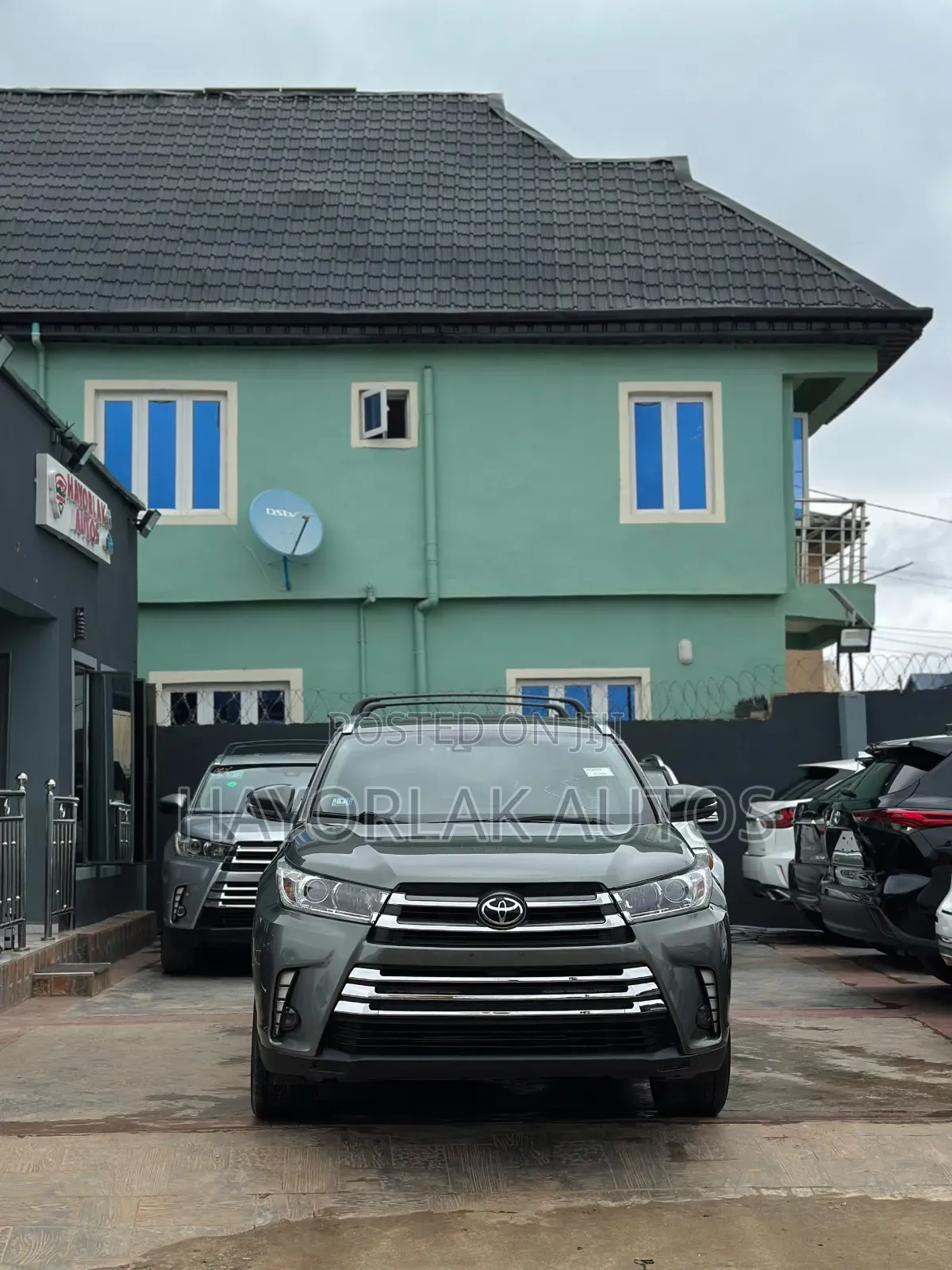 Toyota Highlander Limited Platinum 4dr SUV AWD (3.5L 6cyl 6A) 2015