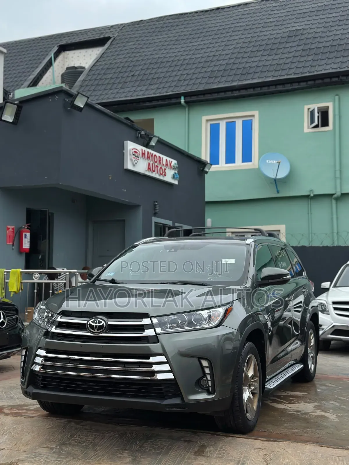 Toyota Highlander Limited Platinum 4dr SUV AWD (3.5L 6cyl 6A) 2015