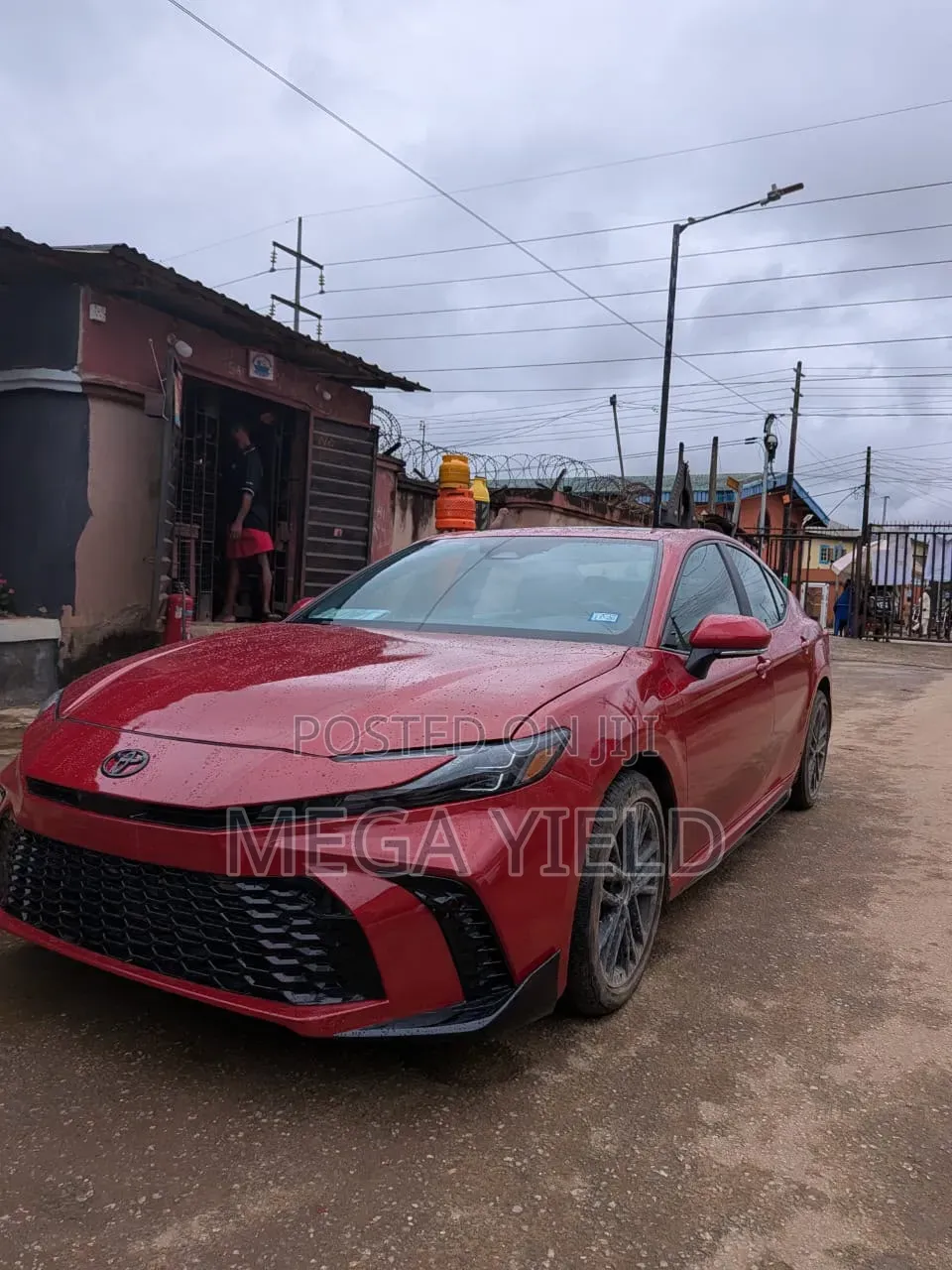 Toyota Camry SE 2025 Red