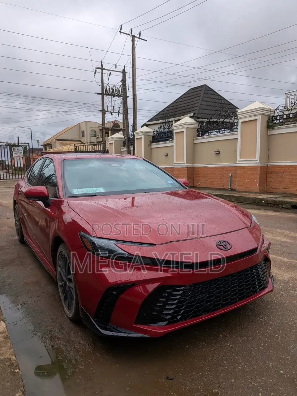Toyota Camry SE 2025 Red