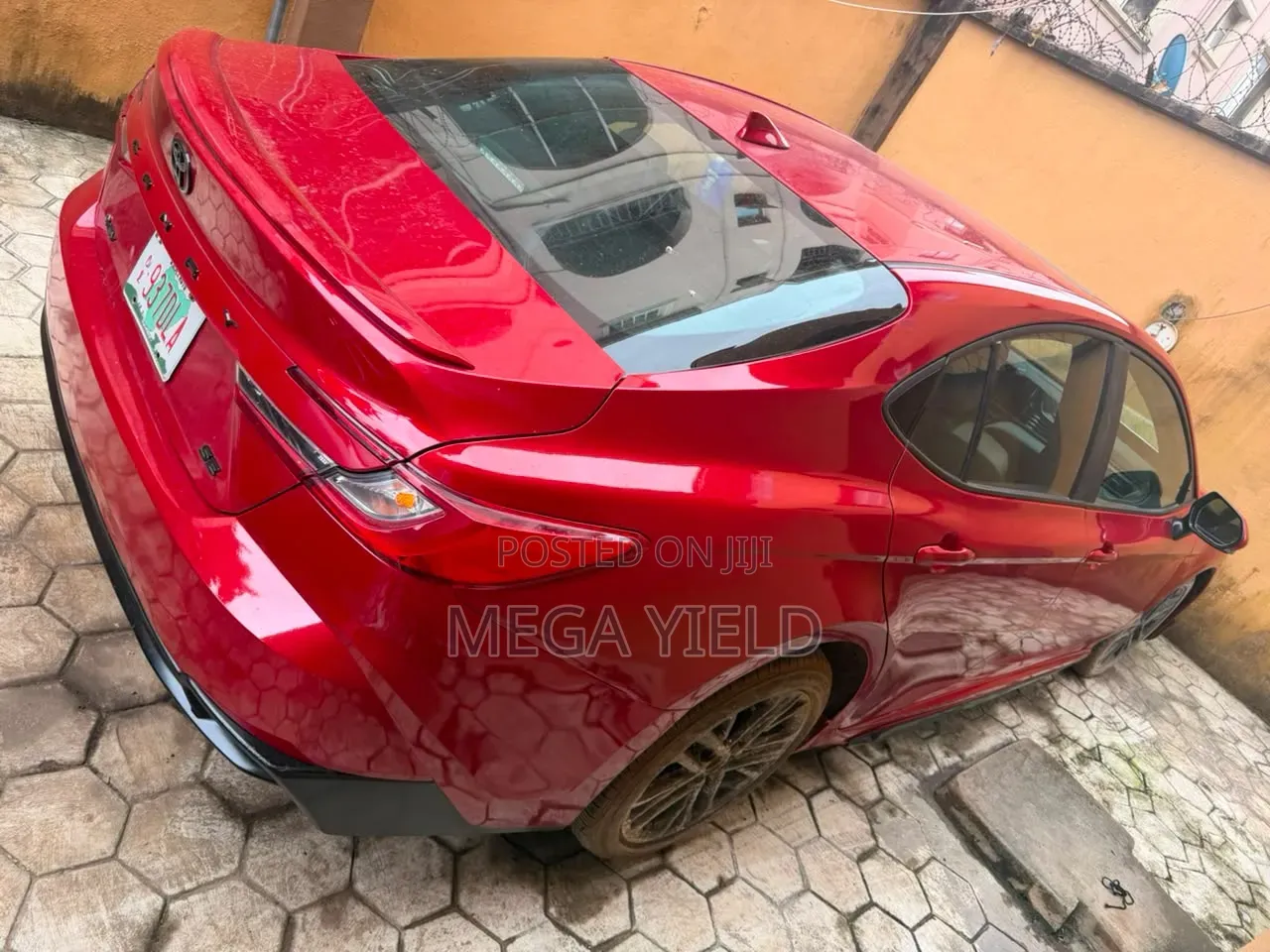 Toyota Camry SE 2025 Red