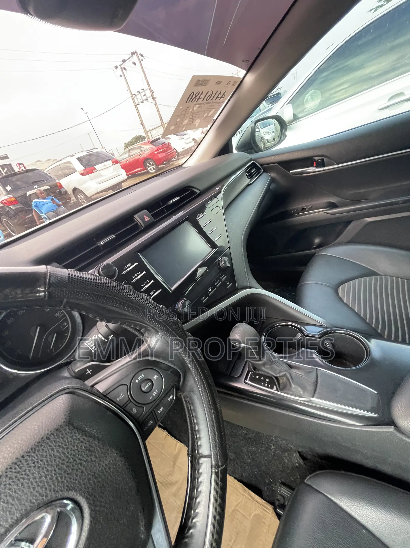 Toyota Camry SE FWD 2020 Gray