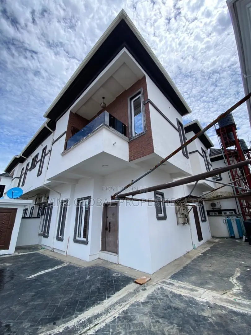 4bdrm Duplex in Lekki for rent