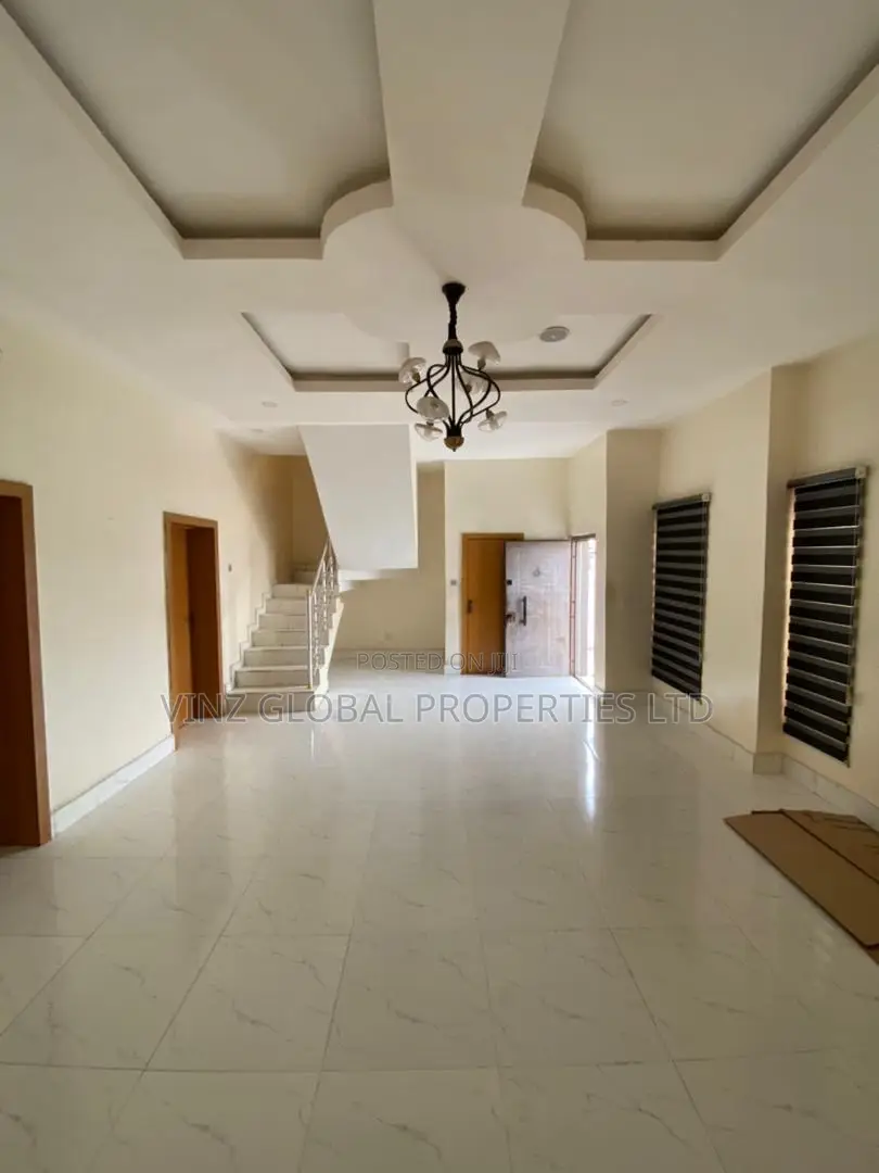 4bdrm Duplex in Lekki for rent