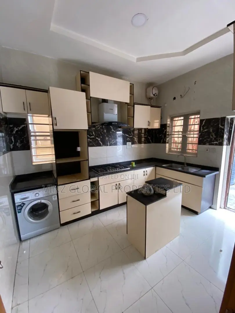 4bdrm Duplex in Lekki for rent