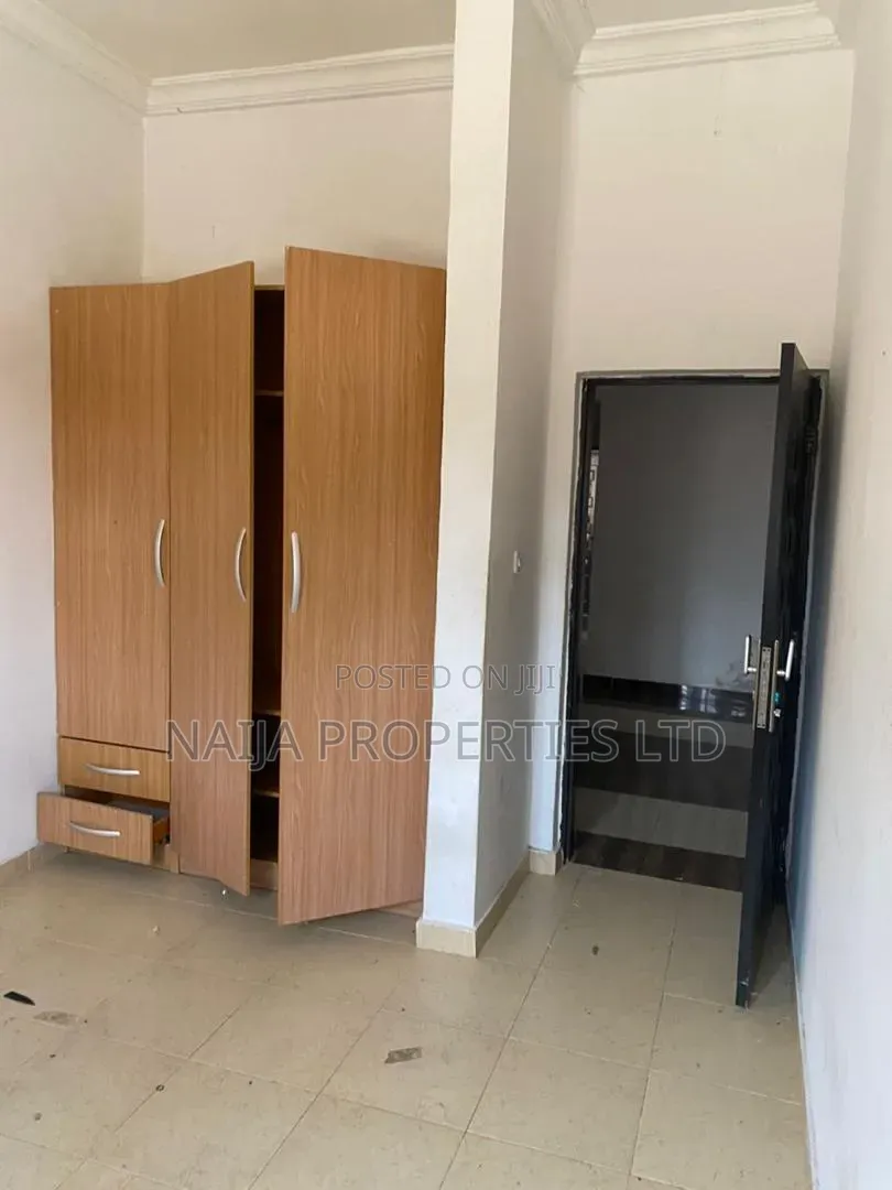 3bdrm Block of Flats in Thera Peace Zone, Sangotedo for sale