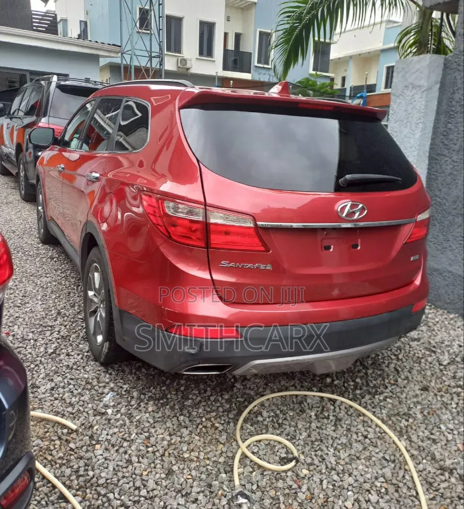 Hyundai Santa Fe 2013 Red