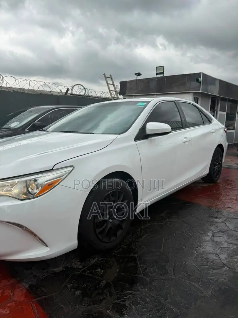 Toyota Camry LE 4dr Sedan (2.5L 4cyl 6A) 2015 White