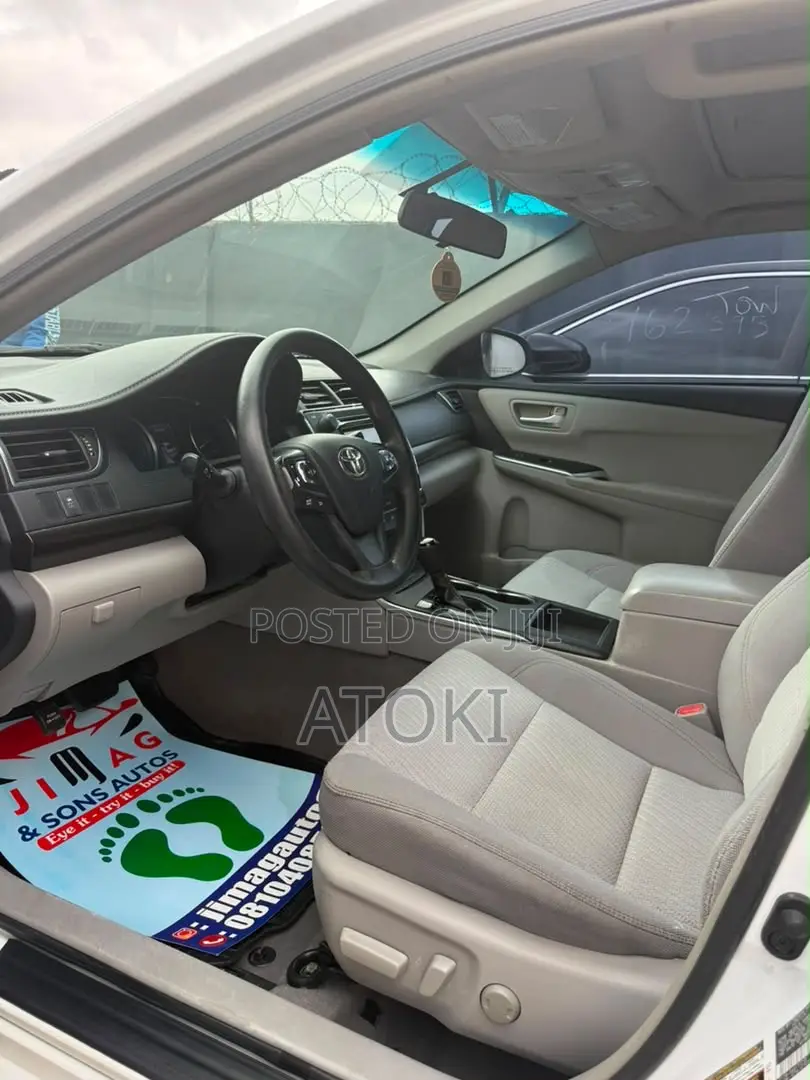 Toyota Camry LE 4dr Sedan (2.5L 4cyl 6A) 2015 White