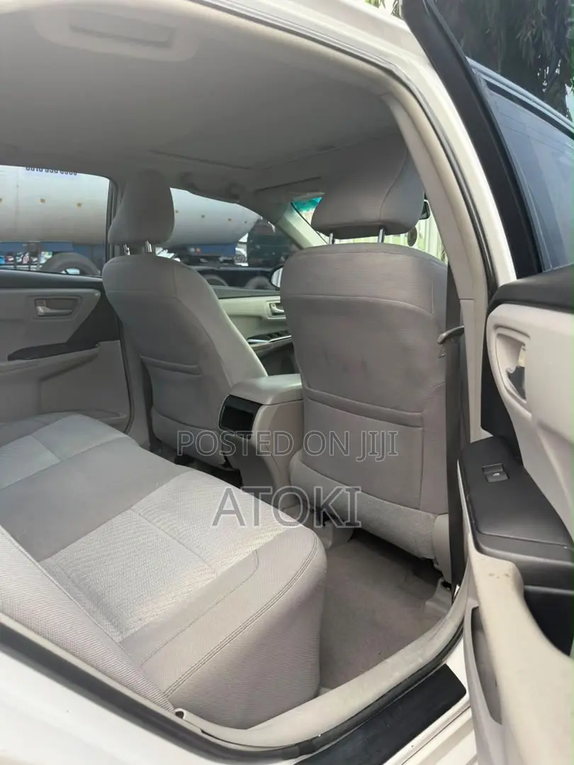 Toyota Camry LE 4dr Sedan (2.5L 4cyl 6A) 2015 White