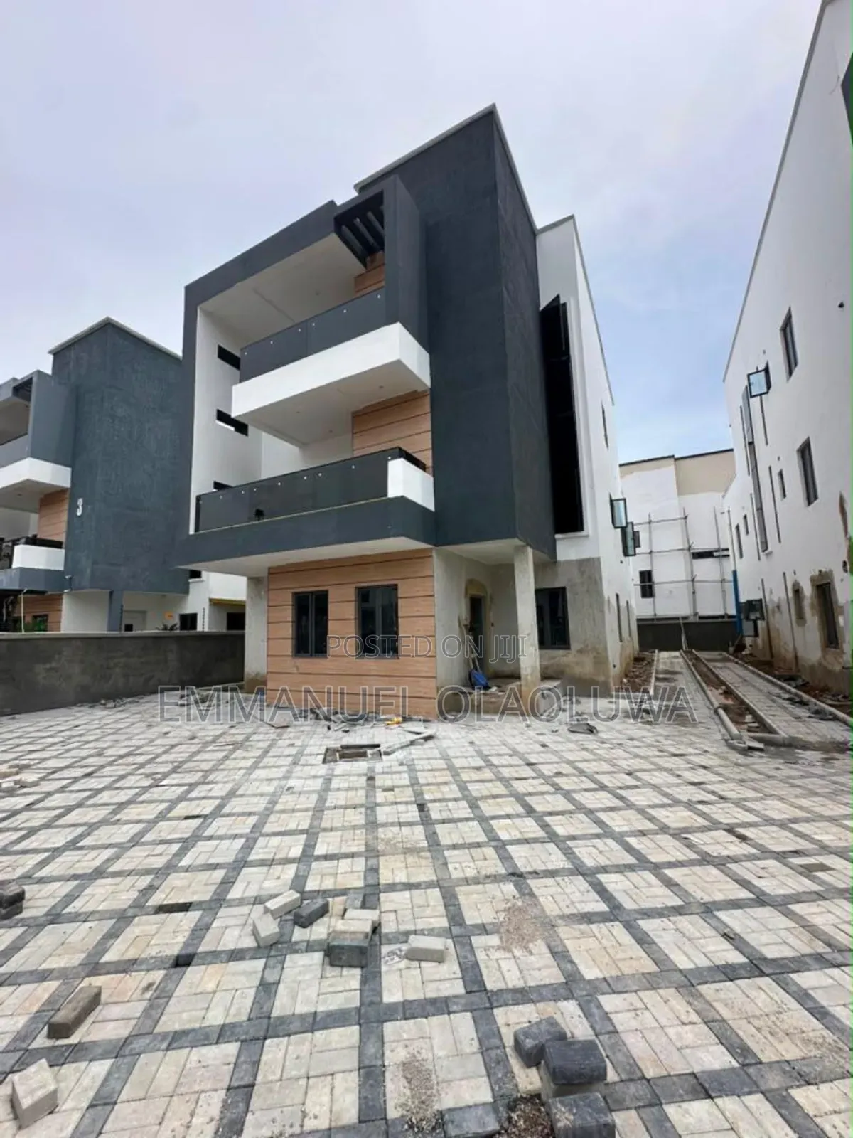 5bdrm Duplex in Asokoro for sale