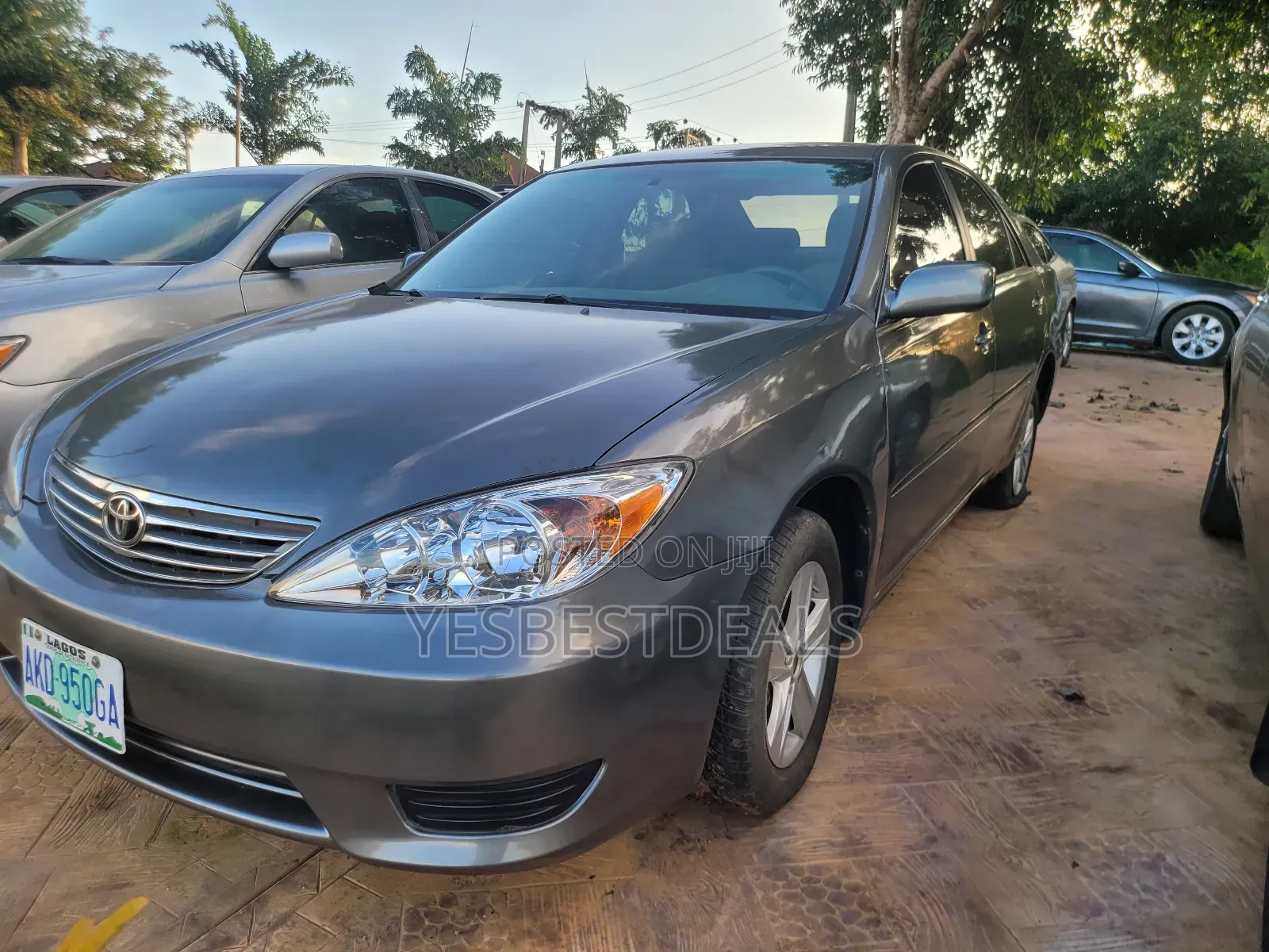 Toyota Camry LE 4dr Sedan (2.4L 4cyl 5M) 2004 Gray