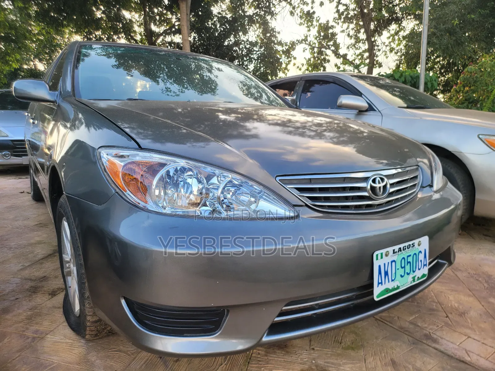Toyota Camry LE 4dr Sedan (2.4L 4cyl 5M) 2004 Gray