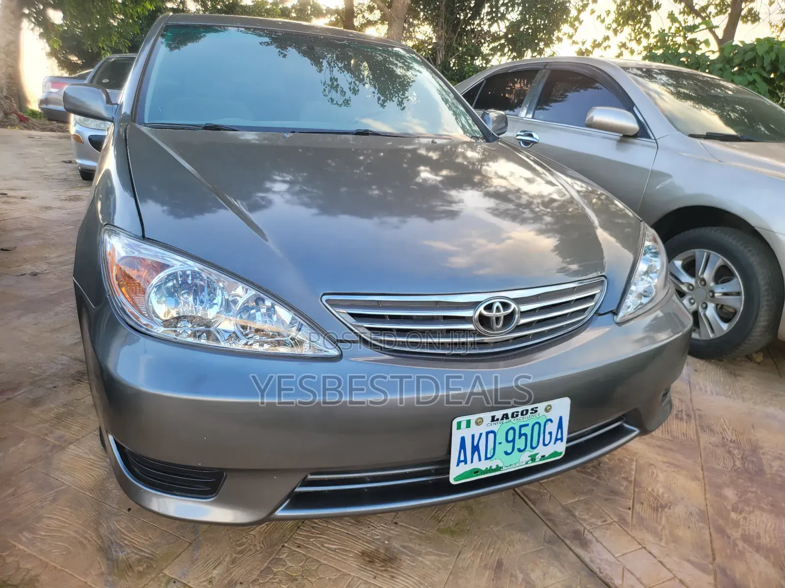 Toyota Camry LE 4dr Sedan (2.4L 4cyl 5M) 2004 Gray