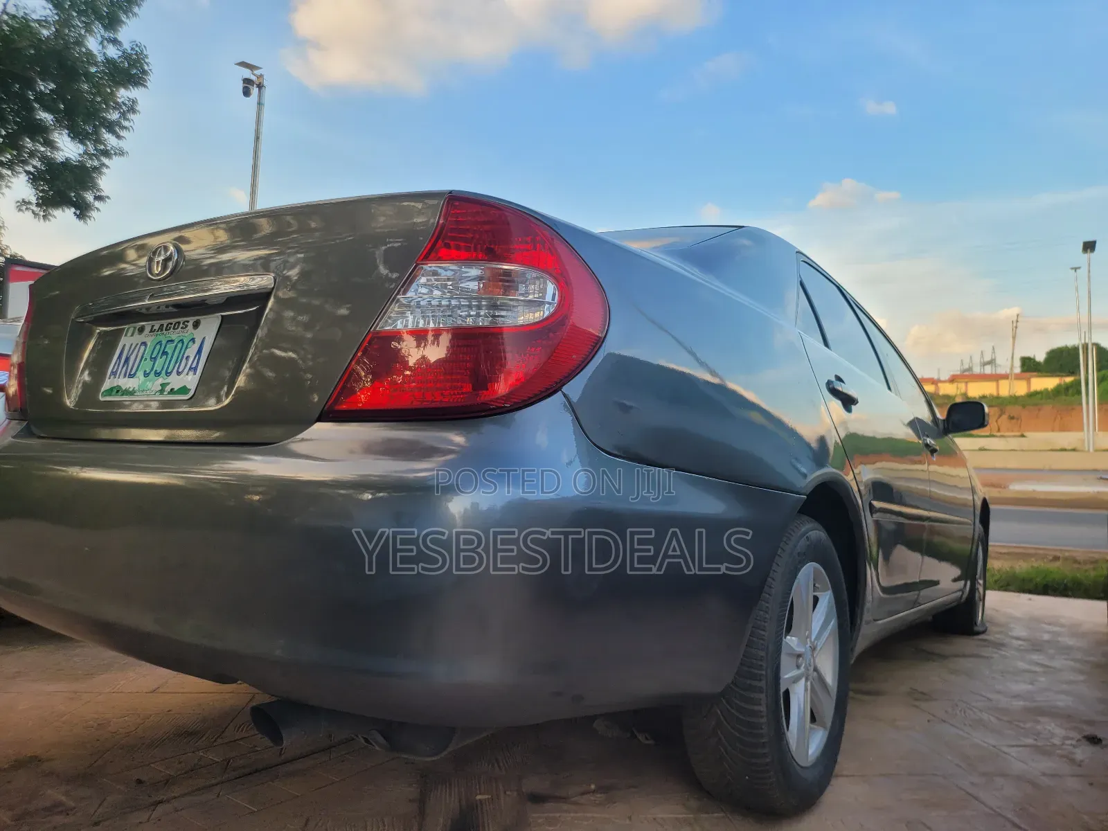 Toyota Camry LE 4dr Sedan (2.4L 4cyl 5M) 2004 Gray