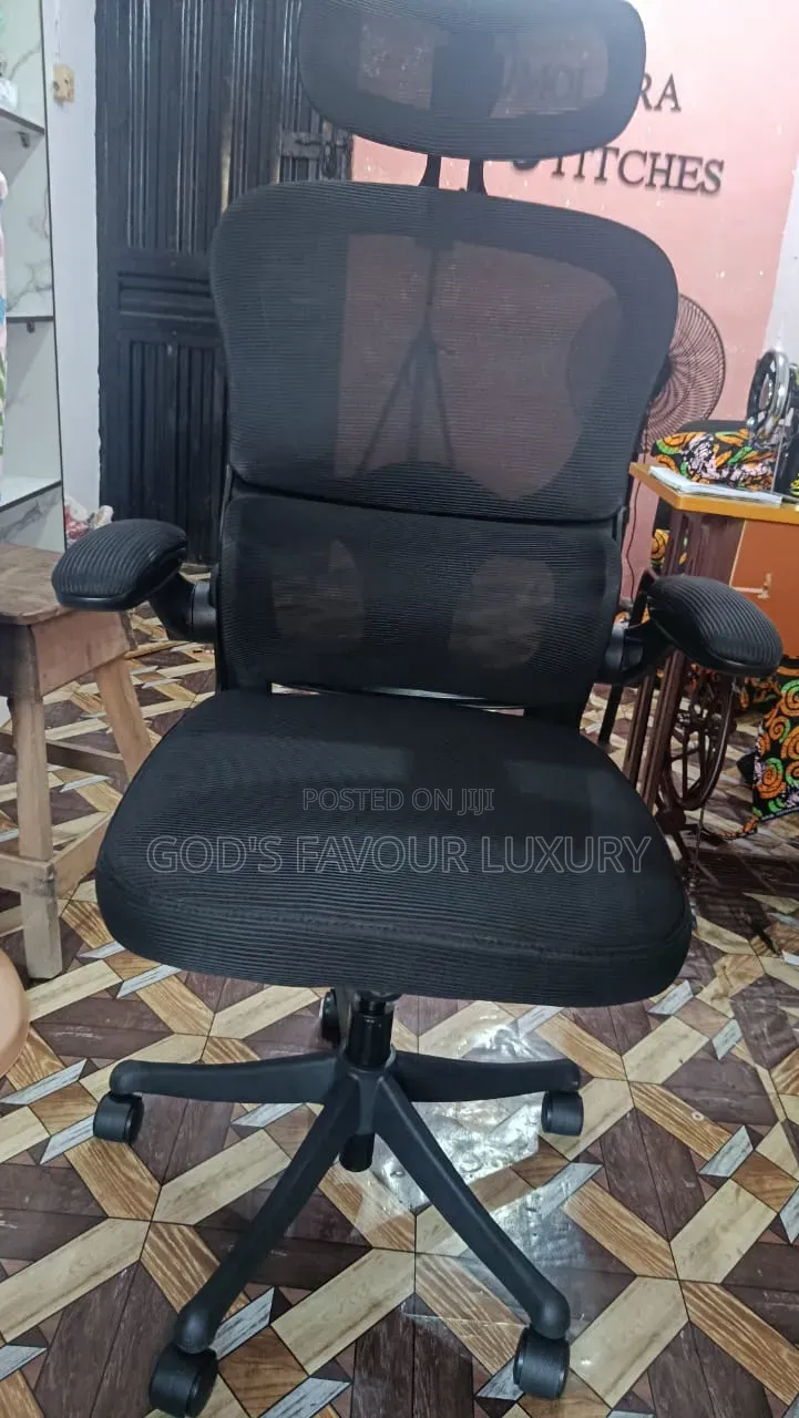 Ergonomic Office Swivel Mesh Chair.