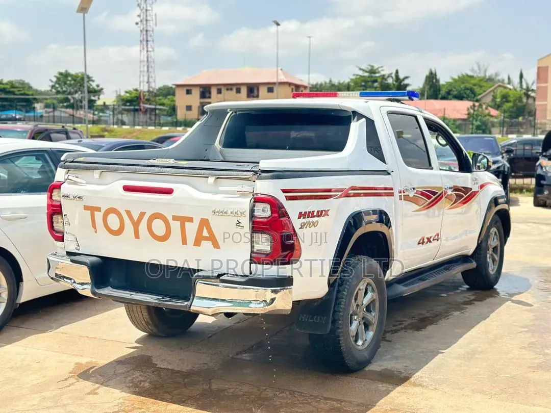 Toyota Hilux 2020 White