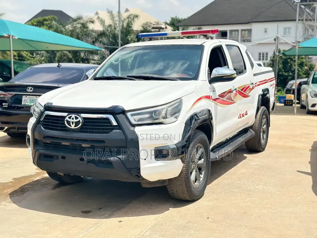 Toyota Hilux 2020 White