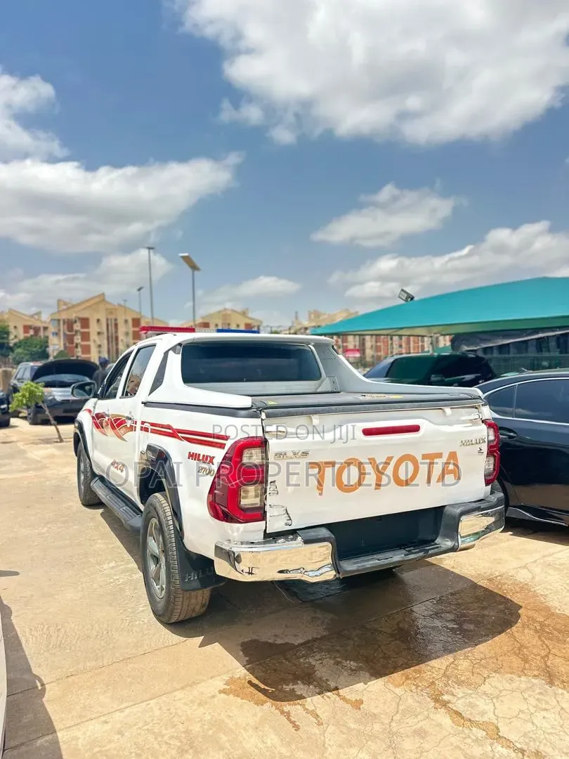 Toyota Hilux 2020 White