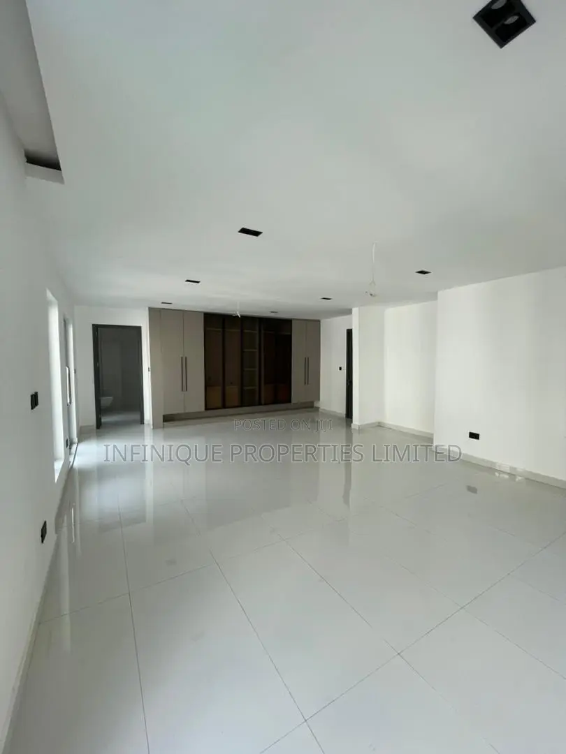 5bdrm Duplex in Banana Island for sale