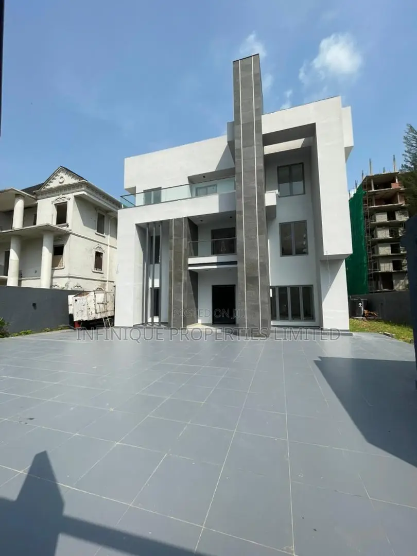 5bdrm Duplex in Banana Island for sale