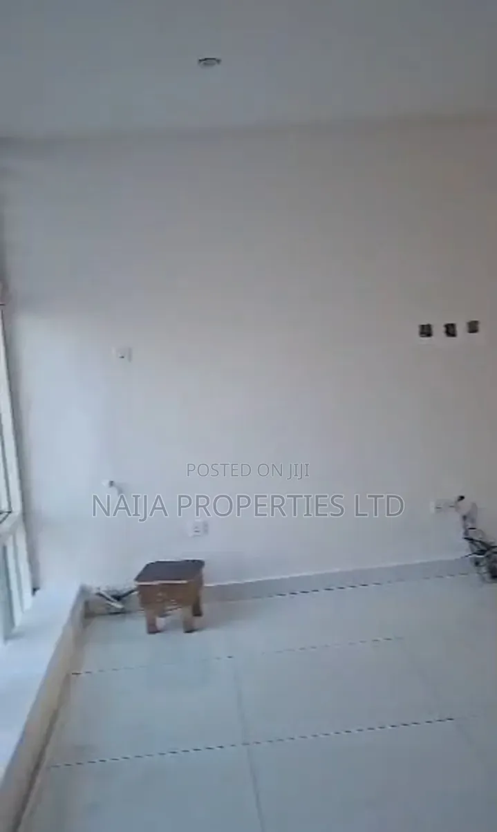 3bdrm Apartment in Monastery Rd, Sangotedo for rent