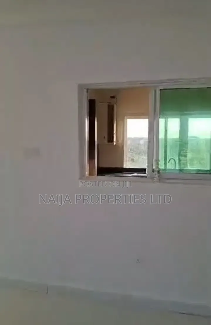 3bdrm Apartment in Monastery Rd, Sangotedo for rent