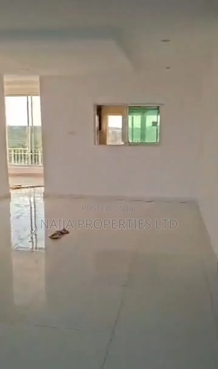 3bdrm Apartment in Monastery Rd, Sangotedo for rent