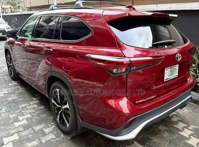 Toyota Highlander XSE 2021 Red