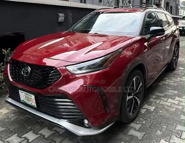 Toyota Highlander XSE 2021 Red