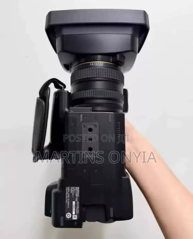 Sony FDR-Ax1e Handy Camcorder