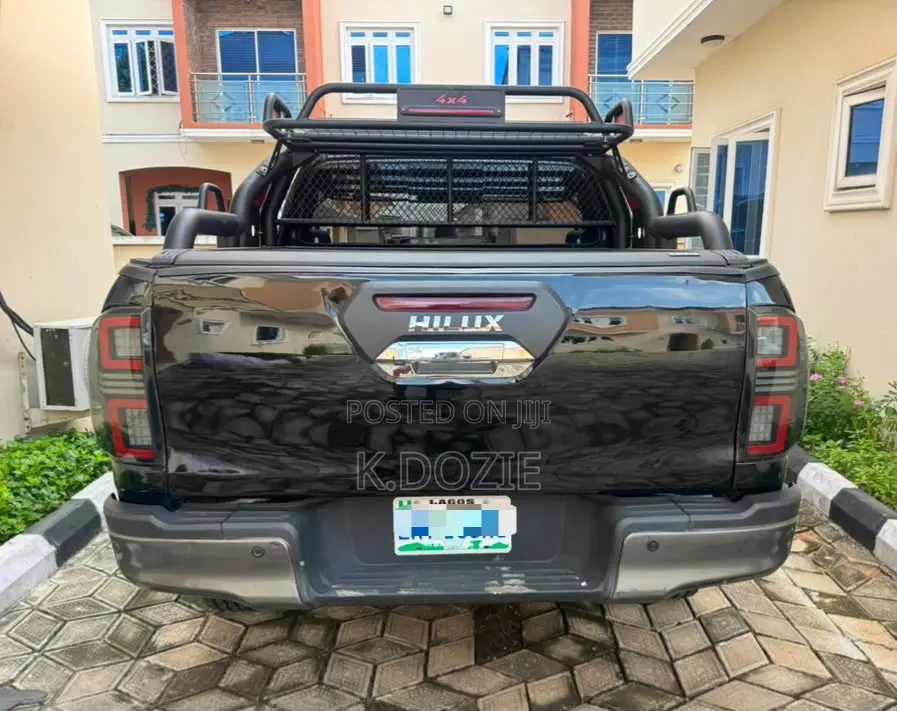 Toyota Hilux 2019 Black
