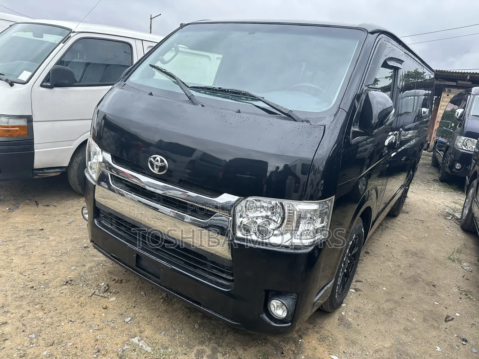 Toyota HiAce 2016 Black