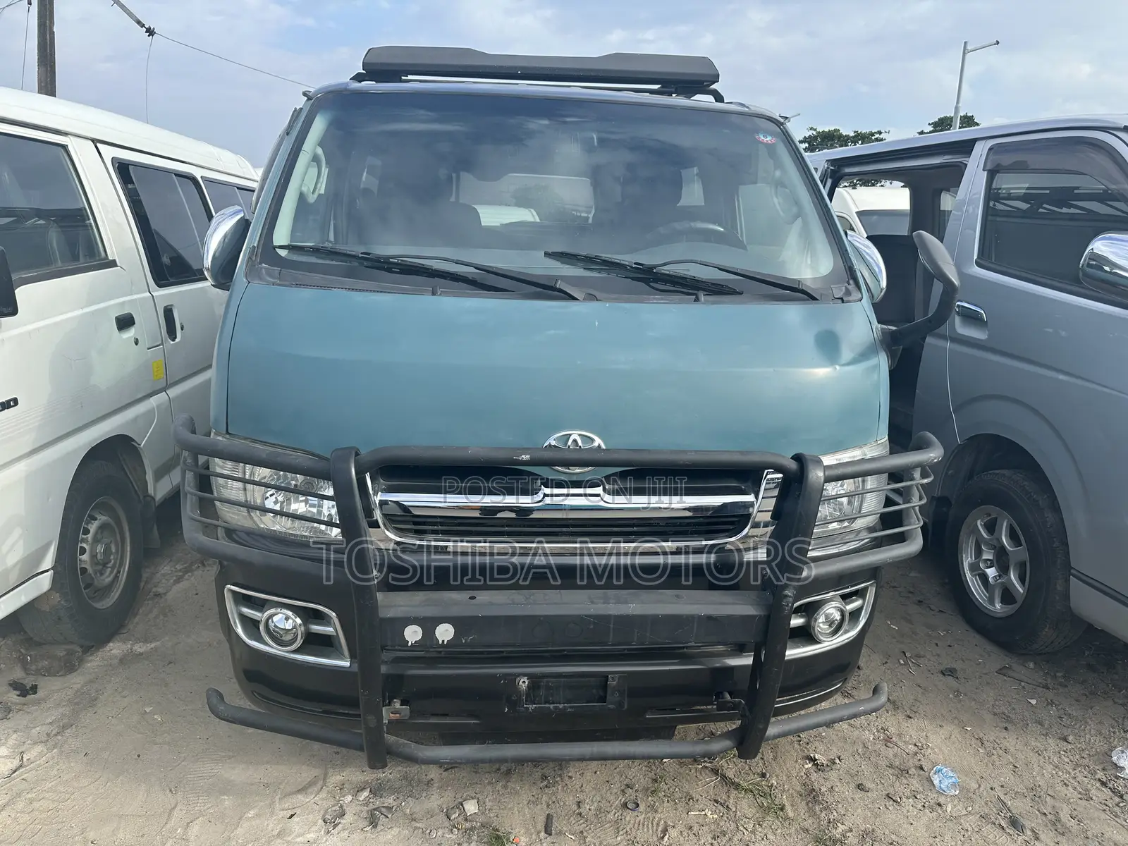 Toyota HiAce 2013 Black