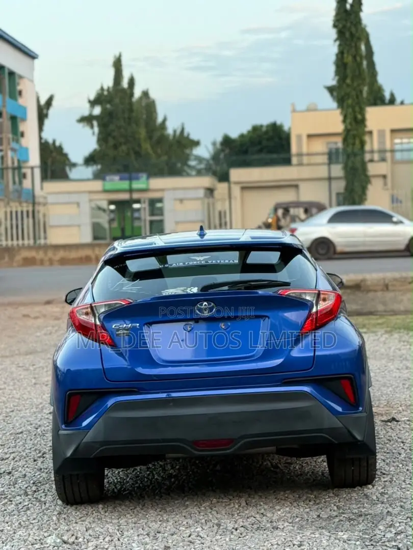Toyota C-HR XLE Prermium FWD (2.0L 4cyl 2AM) 2018 Blue