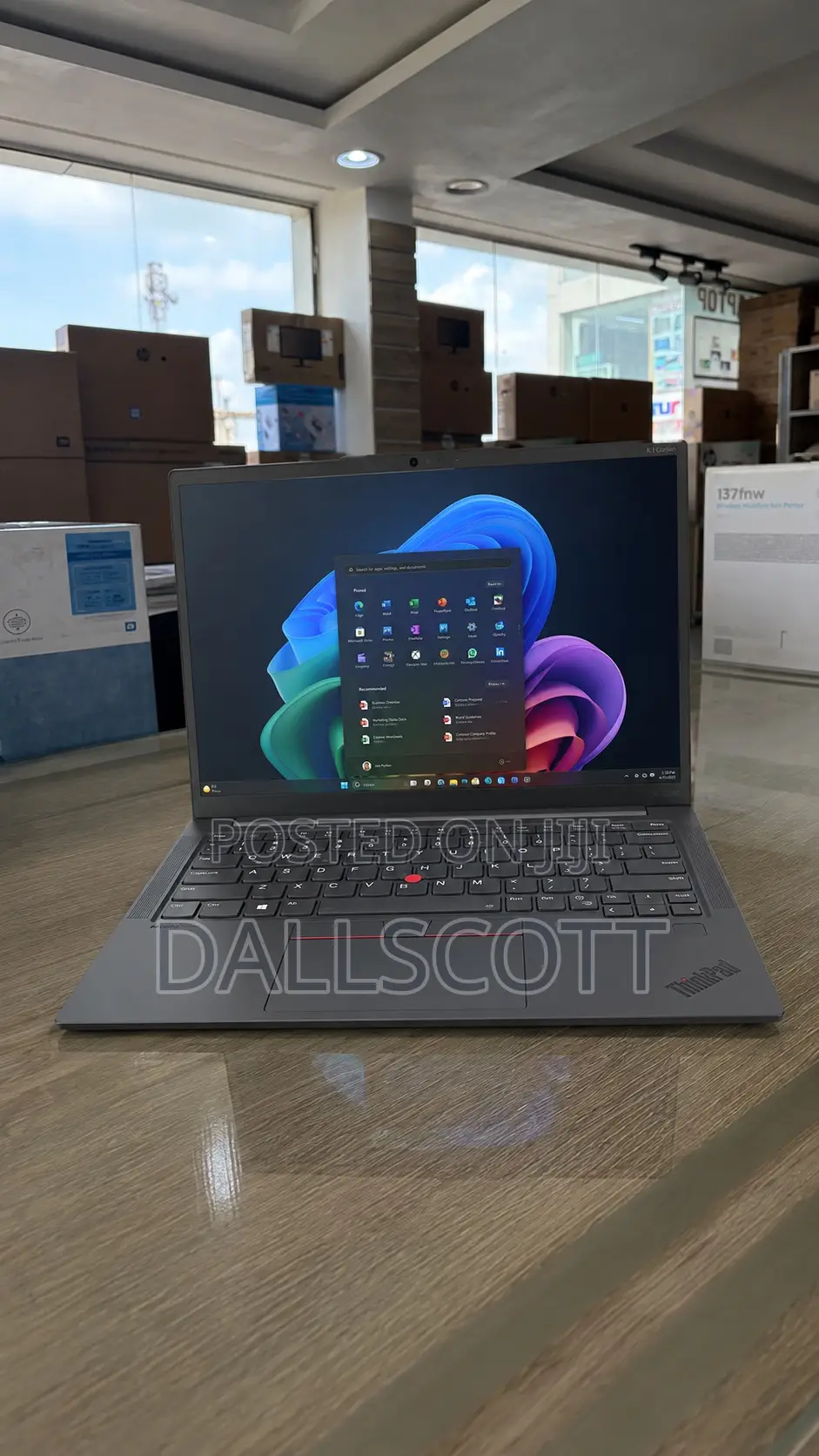 New Laptop Lenovo 8GB Intel Core i5 SSD 512GB