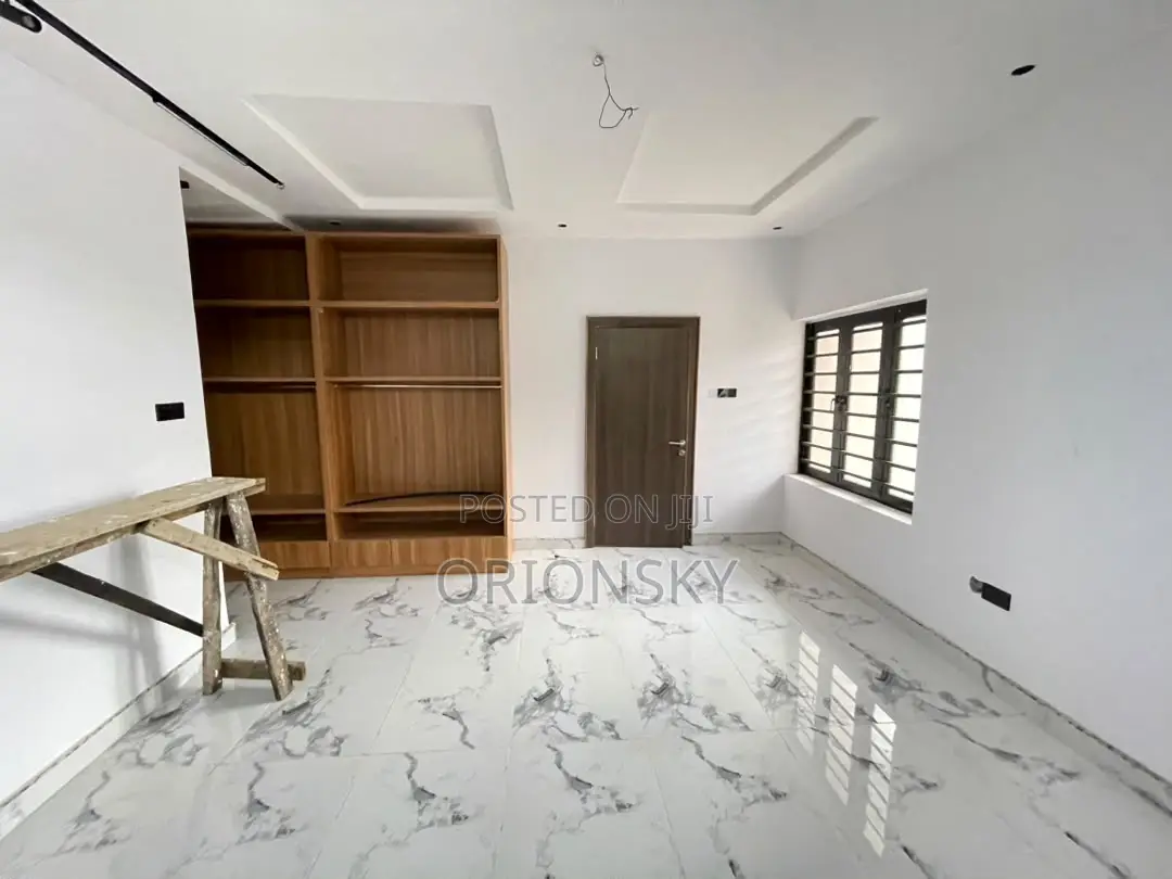 5bdrm Duplex in Phase 1 / Gbagada for sale
