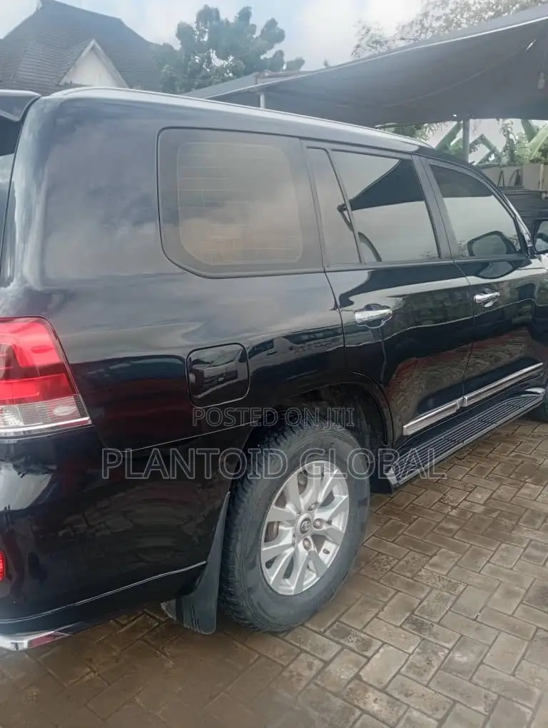 Toyota Land Cruiser 4.0 V6 GXR 2018 Black