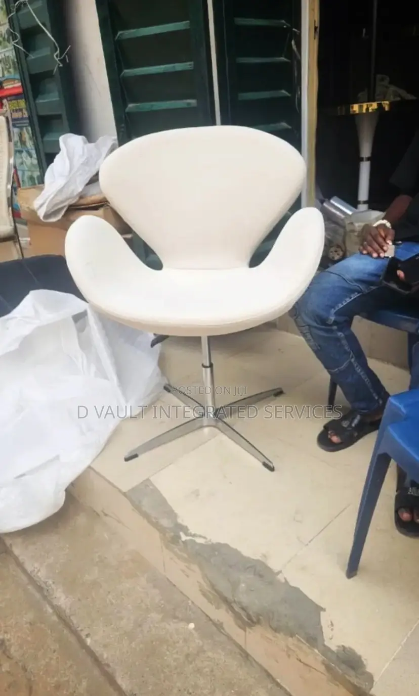 Swivel Chair / Swan Chair
