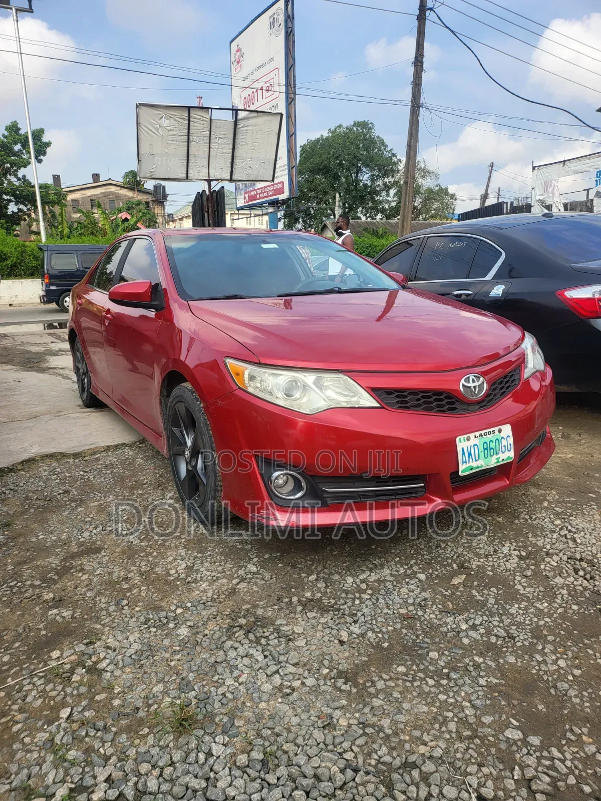 Toyota Camry SE V6 4dr Sedan (3.5L 6cyl 6A) 2013 Red