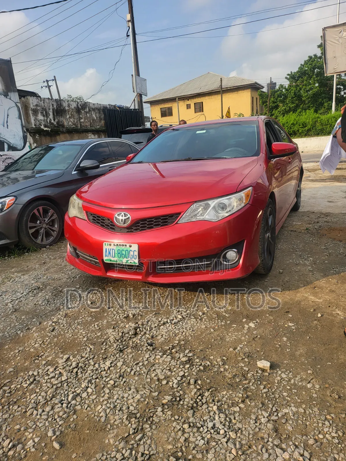 Toyota Camry SE V6 4dr Sedan (3.5L 6cyl 6A) 2013 Red